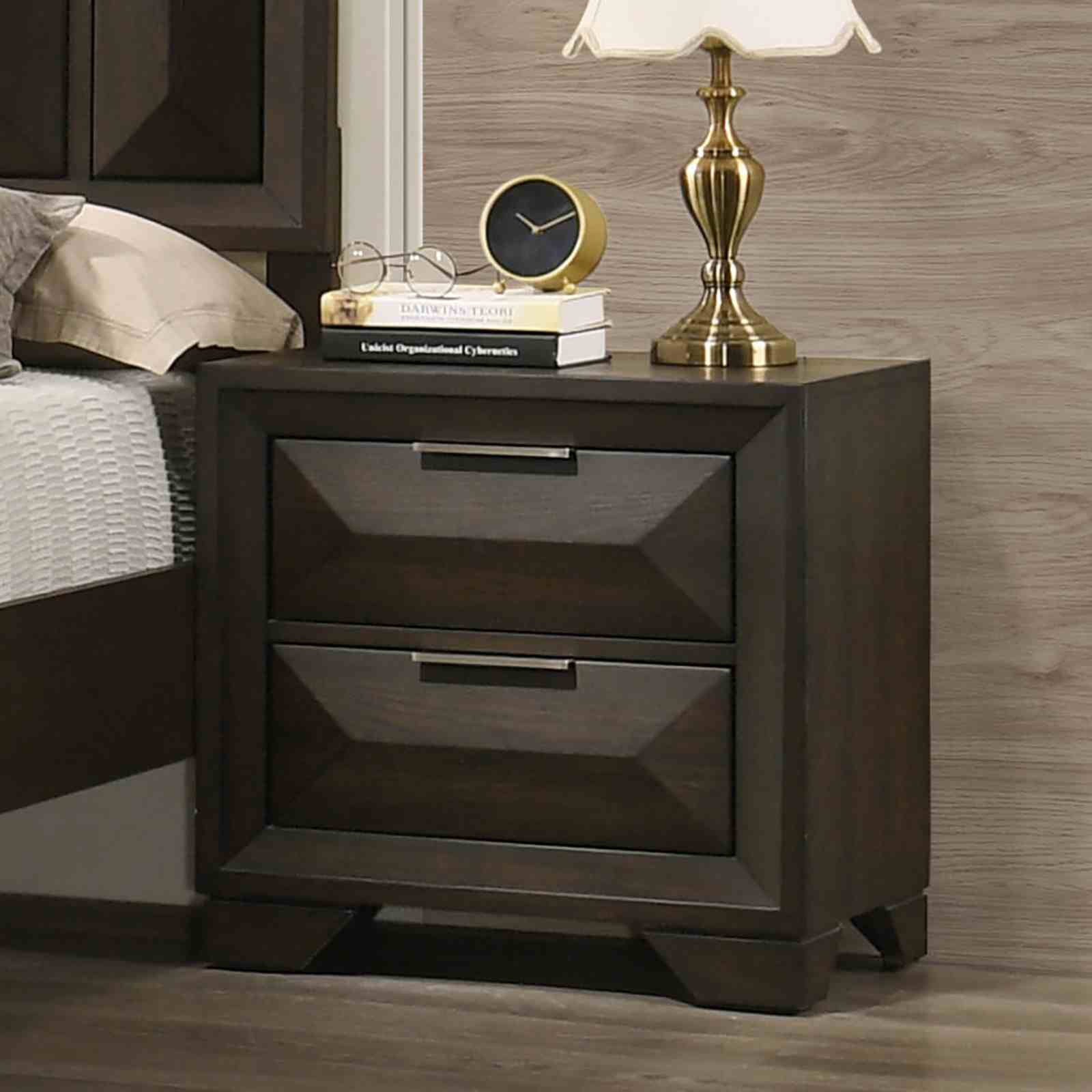 3 Piece Bedroom Set With Faceted Panels Bed And 2 Nightstands - Image 7