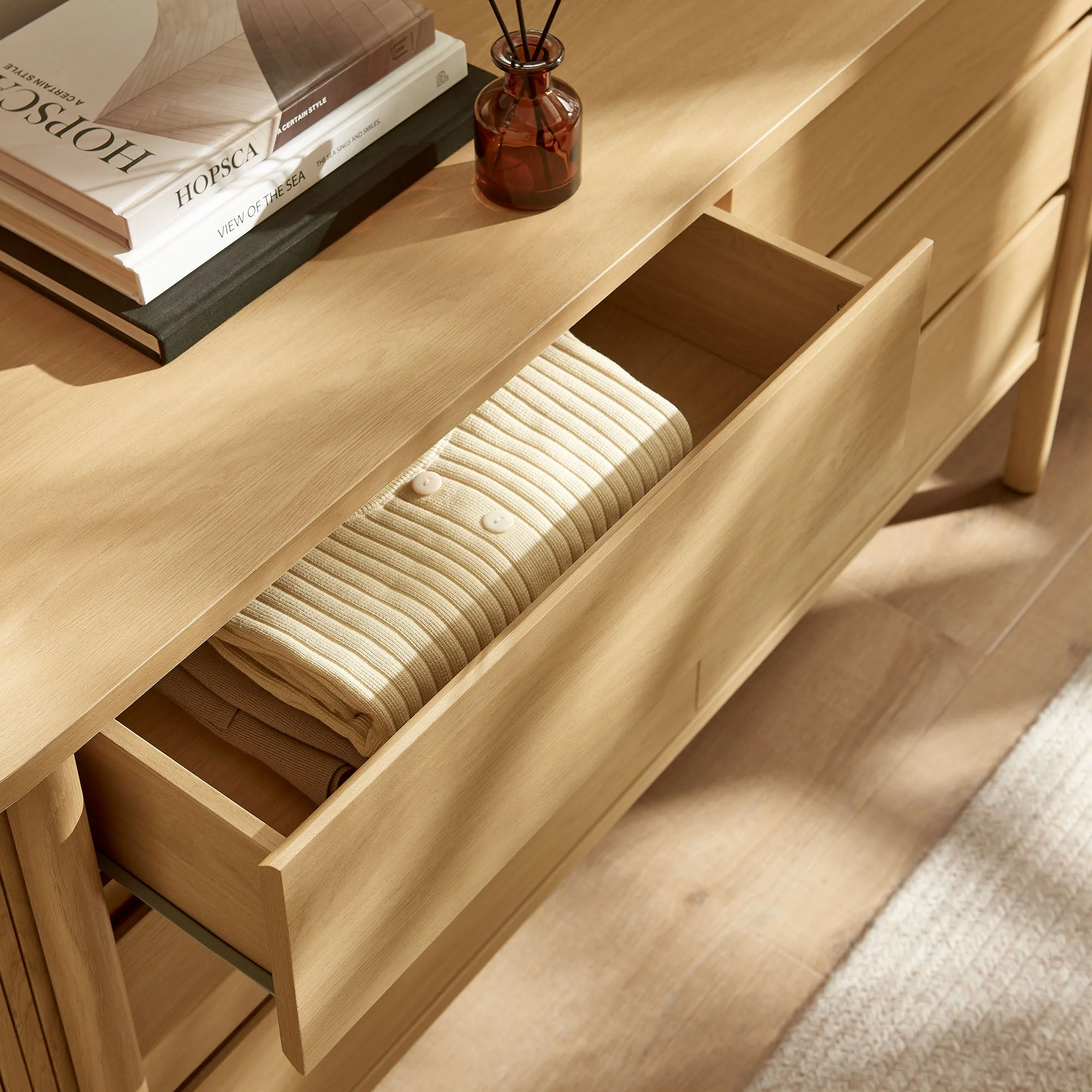 66" Oak Curved Fluted 6-Drawer Modern Bedroom Dresser - Image 4