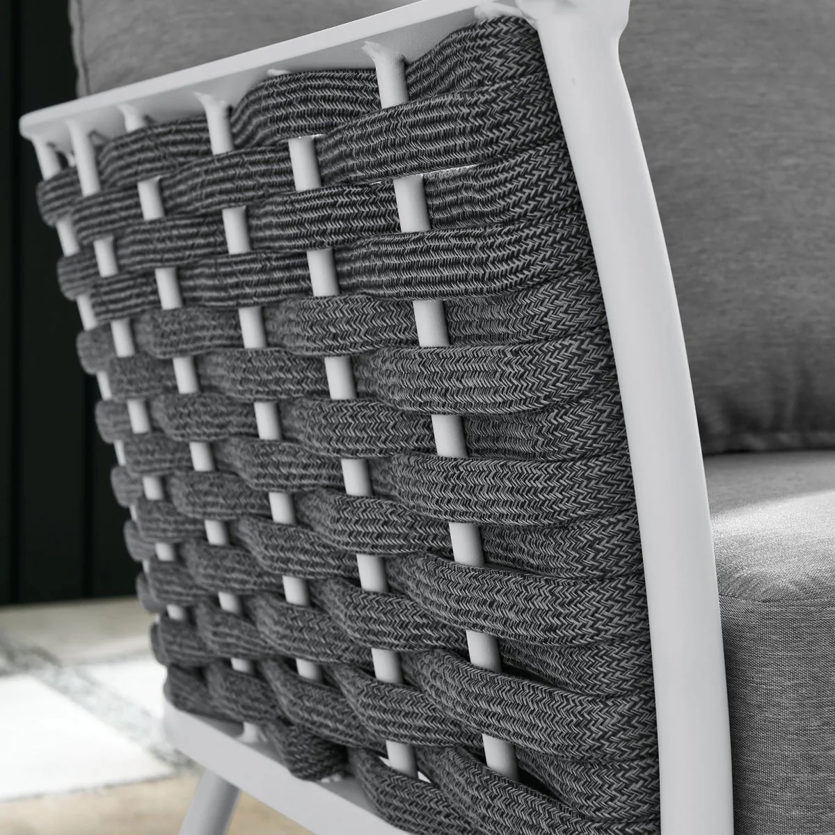 Aluminum Outdoor Armchair with Rope Back - Sleek Modern Patio Seating for Outdoors - Image 4