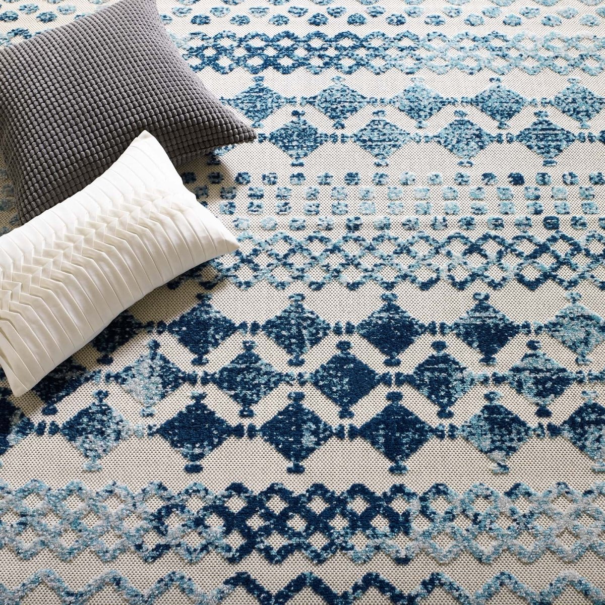 Diamond Moroccan Trellis Indoor/Outdoor Area Rug with Geometric Pattern - Image 7