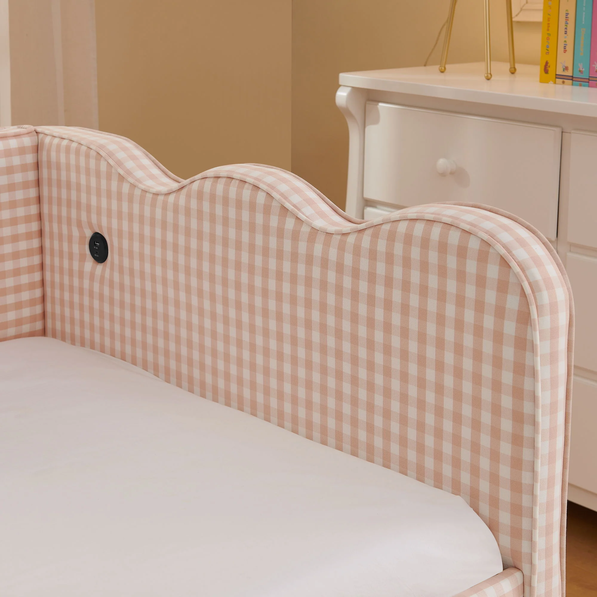 Gingham Daybed With USB Charging Port, Wave Shaped Design - Image 9