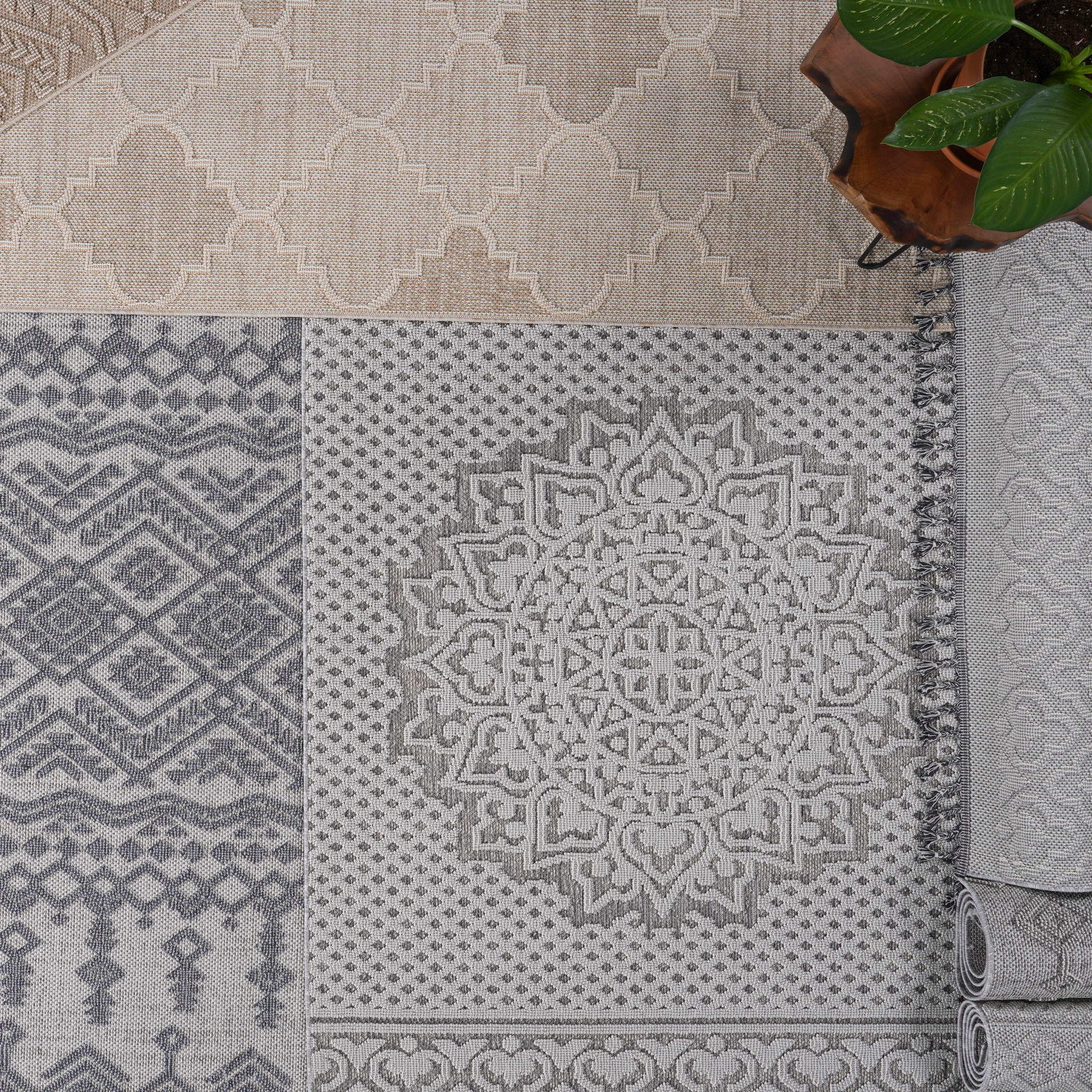 Guros - 6' X 9' Traditional Indoor / Outdoor Area Rug - White - Image 2