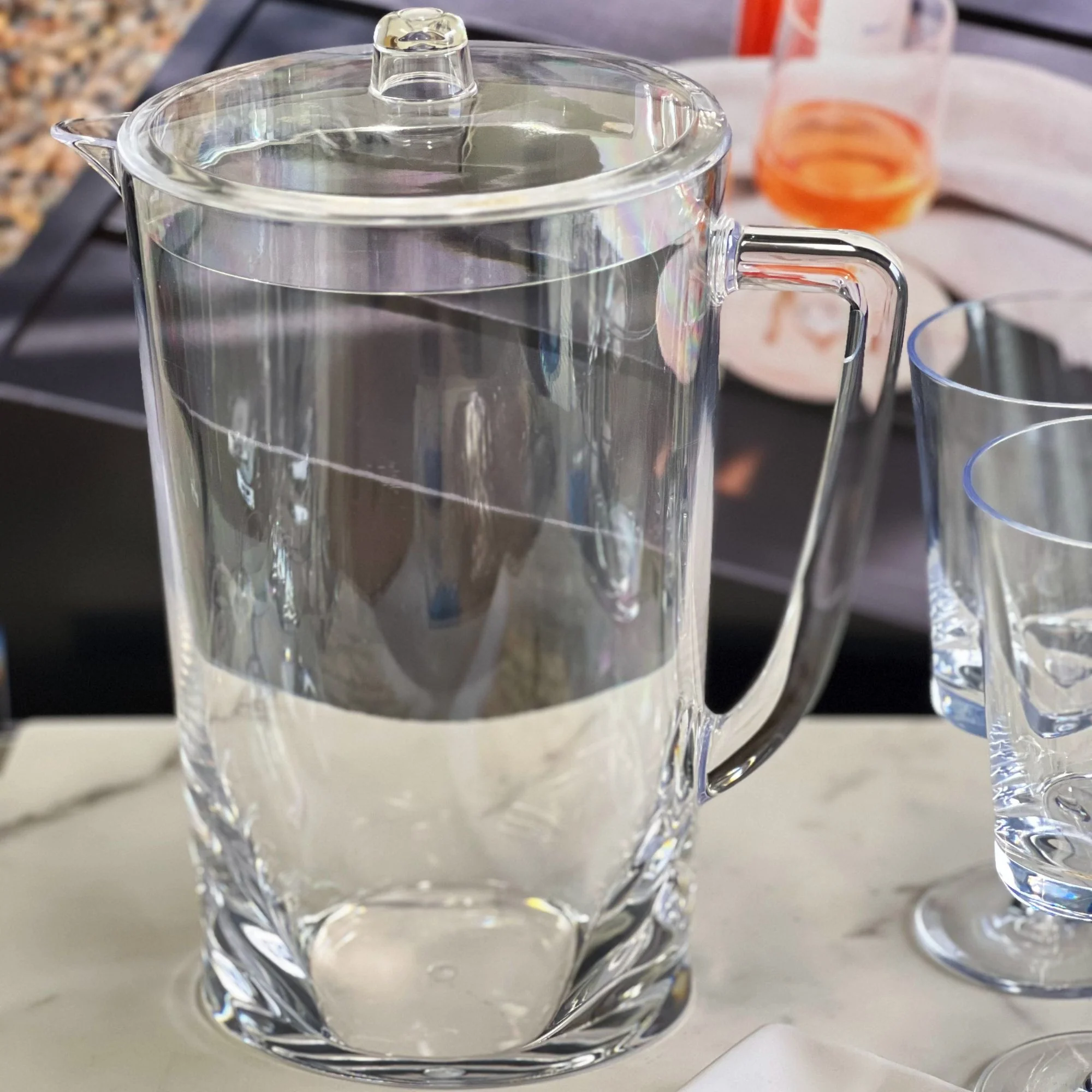Halo - Oval Design Unbreakable Plastic Water Pitcher With Lid Acrylic, 2.75 Quarts - Clear - Image 3