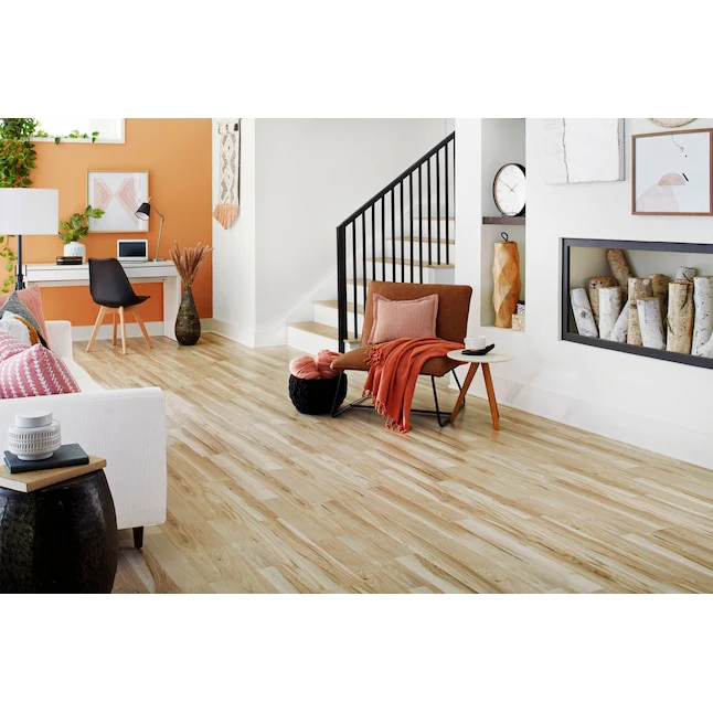 Hennigan Hickory 7-mm Laminate Wood Flooring (26.8 sq ft/Carton) - Image 4
