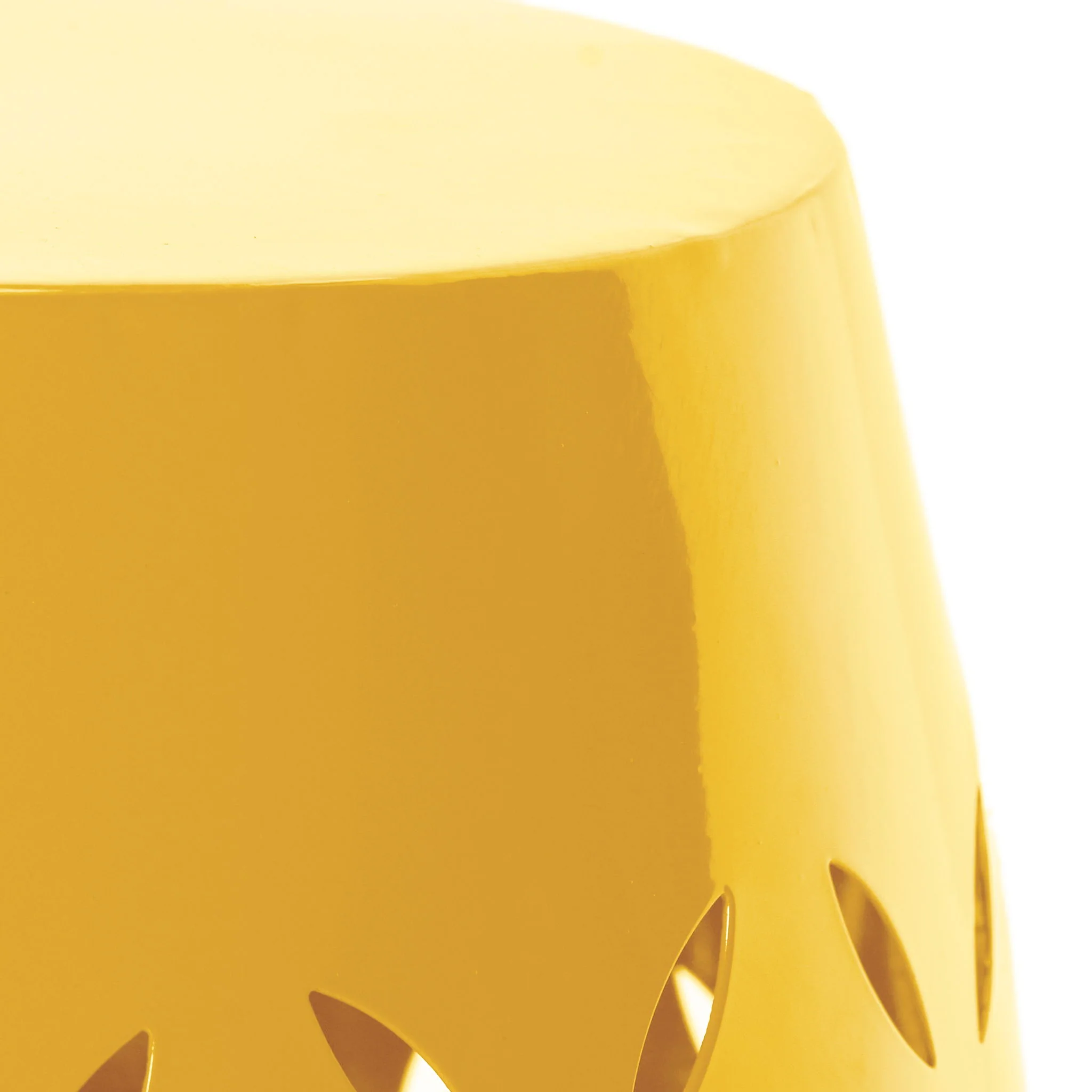Outdoor Side Table With Barrel Shape - Image 10