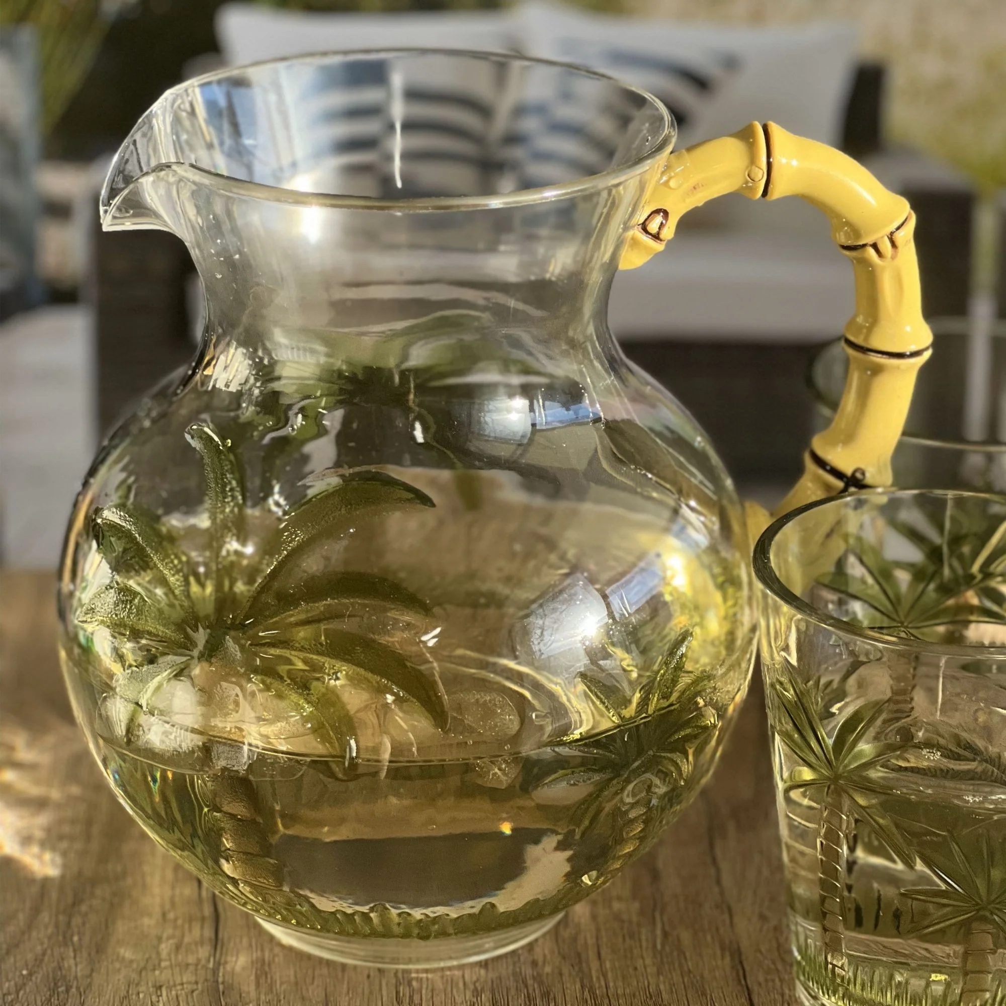Palm Tree Design 3 Quarts Unbreakable Plastic Water Pitcher With Lid And Spout, Bpa Free - Clear - Image 4