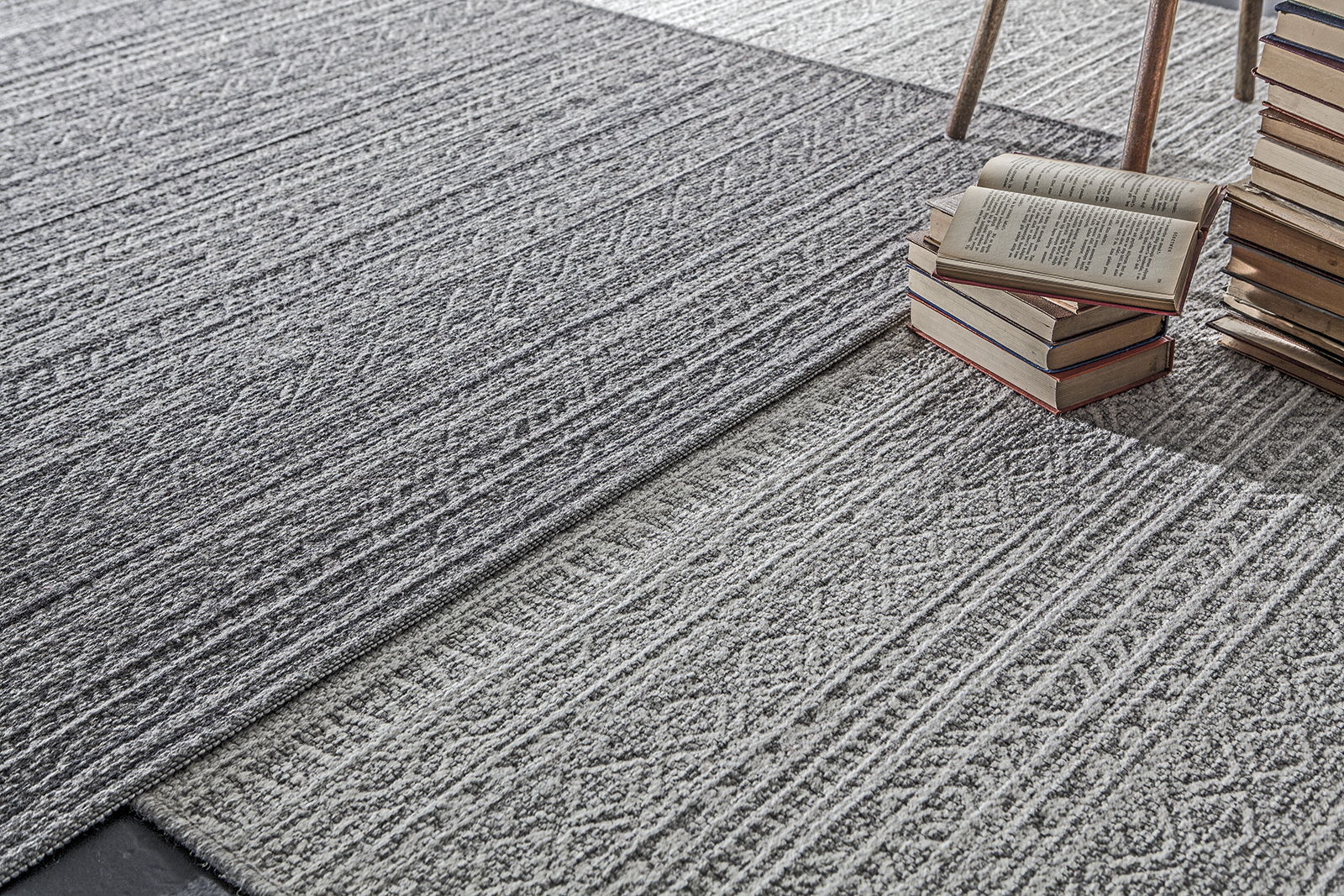 Perla - Carpet 5'x8' - Anthracite - Image 3