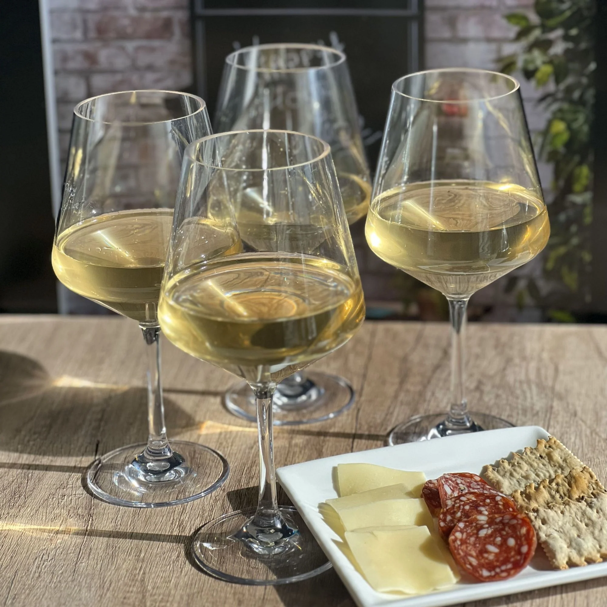 Tritan Lexington - Leadingware Wine Glass Set, Unbreakable 15Oz Bpa Free Plastic Wine Glasses (Set of 4) - Clear - Image 4
